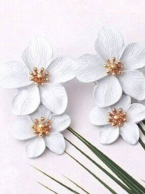 Thalia Blooms Florets Serene White Tiered Flower Earrings Gift Packaged